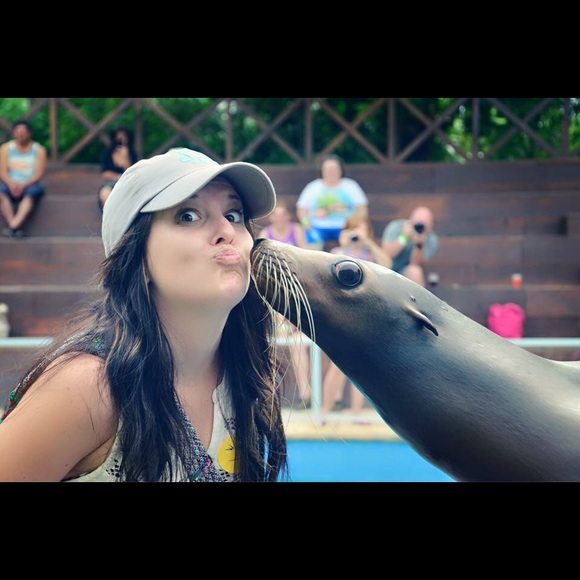 Meet your Posher, Tiffany - Picture 3 of 4