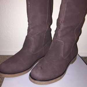 Brown boots