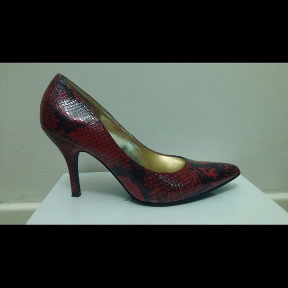 Hot red faux snakeskin pointed heels!