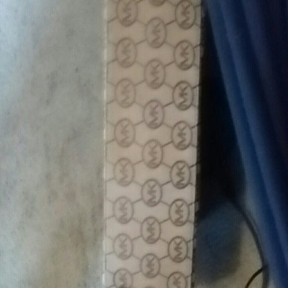 Again Reduced to sell Micheal kors satchel reduced - Picture 3 of 4