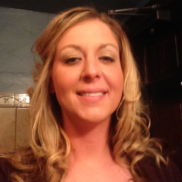 Meet your Posher, Lesley - Picture 1 of 1