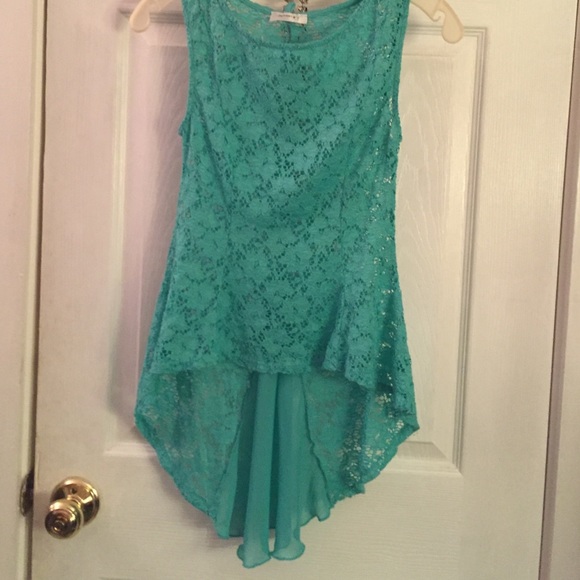 Aqua lace sleeveless blouse. Hi-low top