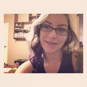 Meet your Posher, Alyson