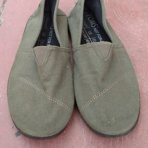 Olive green Toms