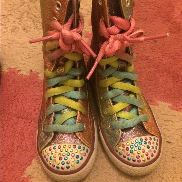 Hold @ Nicoleradden Kids Skechers light up boot