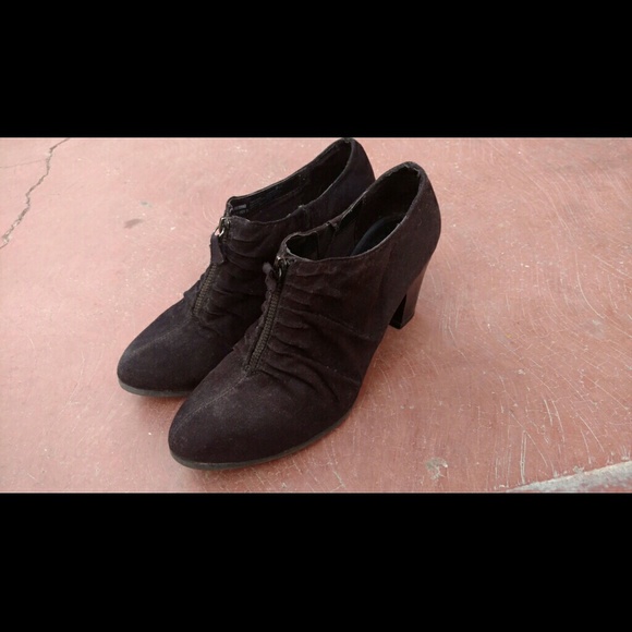 Sale! Black zip up heels