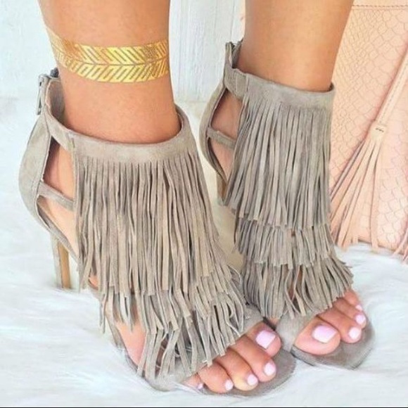 NEW Steve Madden Fringly Taupe Fringe Sandals Heel - Picture 4 of 4