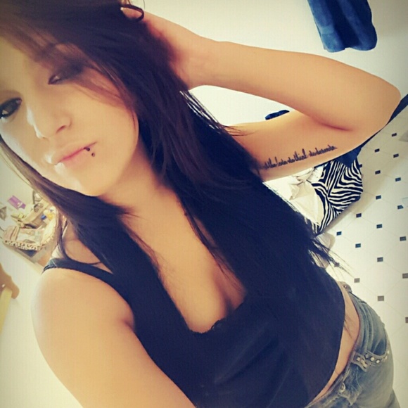 Meet your Posher, Kayla