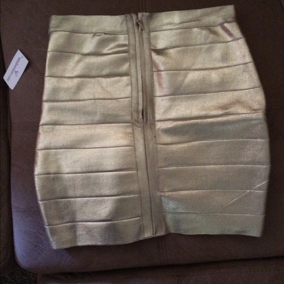 Gold mini skirt - Picture 2 of 2