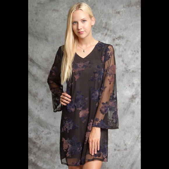 Dresses & Skirts - Mesh&velvet combo shift dress