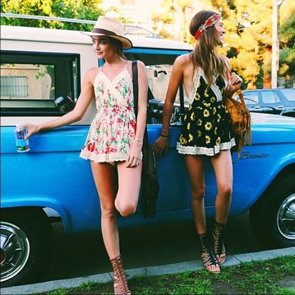 ❎SOLD❎ LF Floral Romper NWT! - Picture 2 of 5