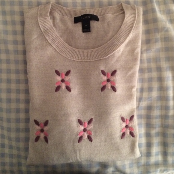 J. Crew 3/4 sleeve light grey flower sweater XS