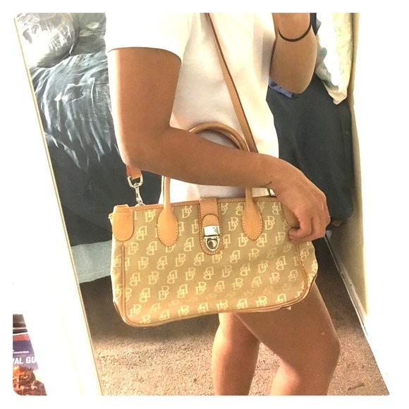 AUTHENTIC Dooney and Bourke purse