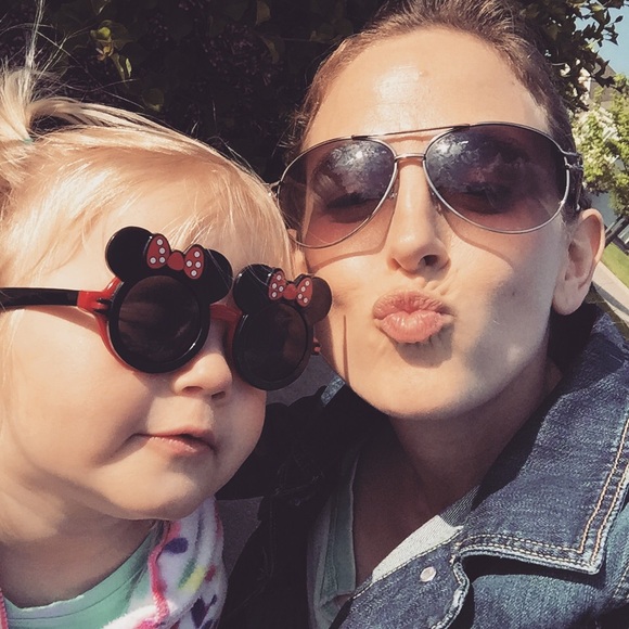 Meet your Posher, Lauren - Picture 2 of 2