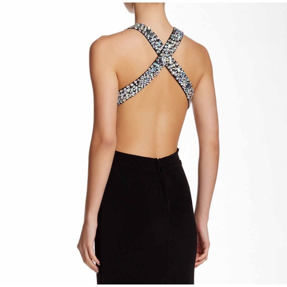 •Black gown• - Picture 4 of 4