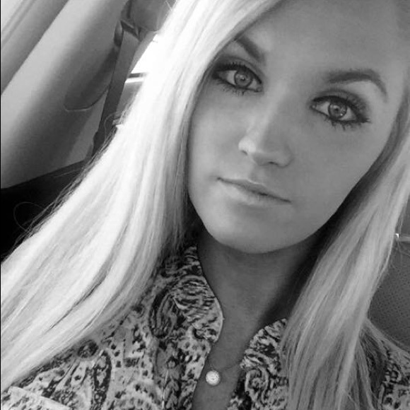 Meet your Posher, Whitney - Picture 1 of 1