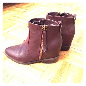 Buegundy wedge booties