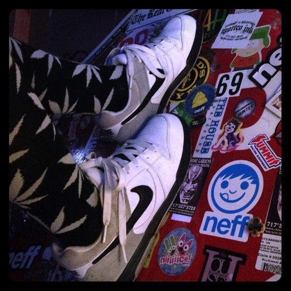 BLACK, WHITE & GRAY NIKE AIR