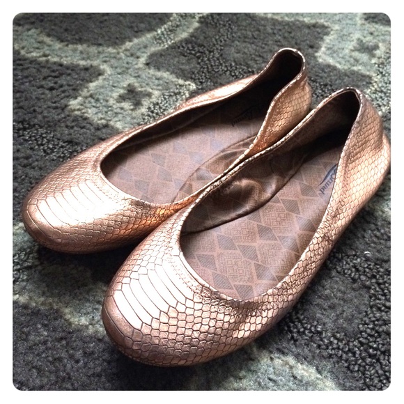 Size 10 Lucky Brand Flats Rose Gold Snake Print