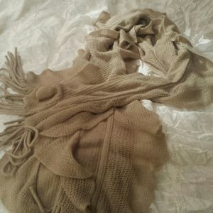Ruffled beige scarf