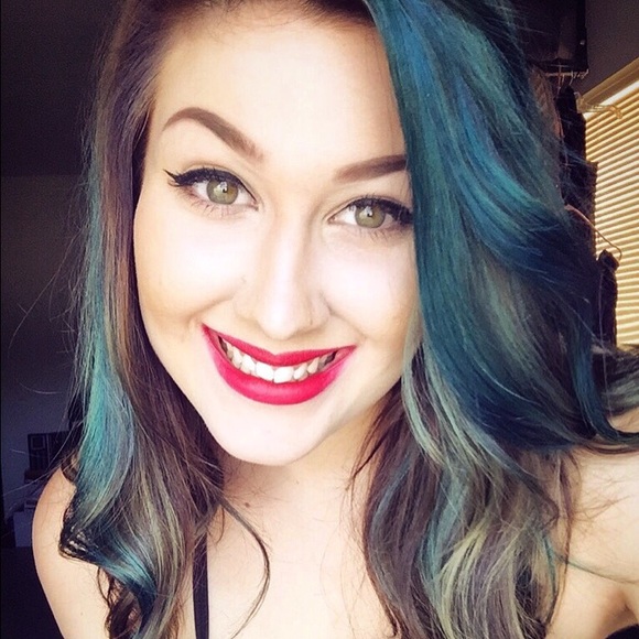 Meet your Posher, Courtney