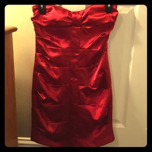 Beautiful Red Dress, Sweetheart Neckline Size 3