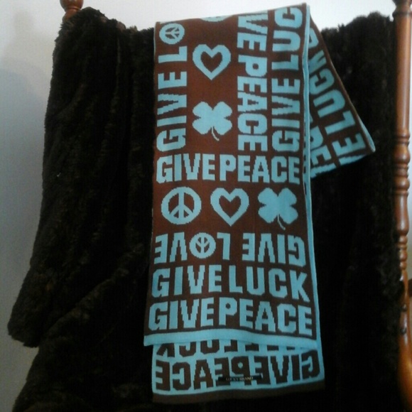Lucky brand reversible neck scarf.