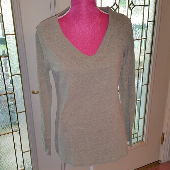Long Sleeve V-neck tshirt
