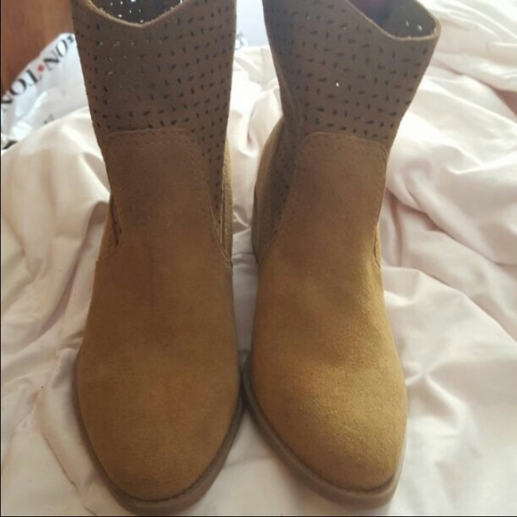 NWT American eagle booties - Picture 2 of 3