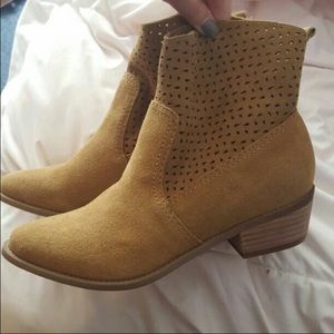 NWT American eagle booties