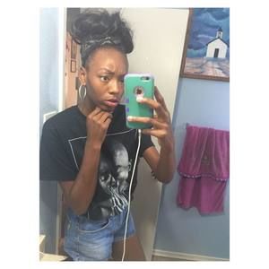 Meet your Posher, Kayla