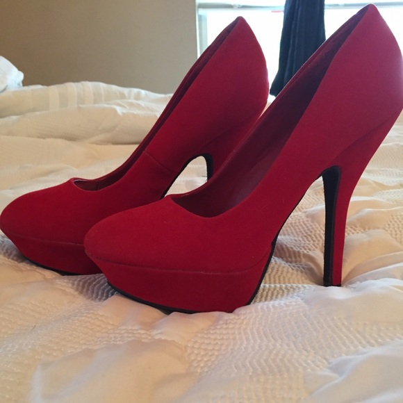 Red suede heels - Picture 2 of 2