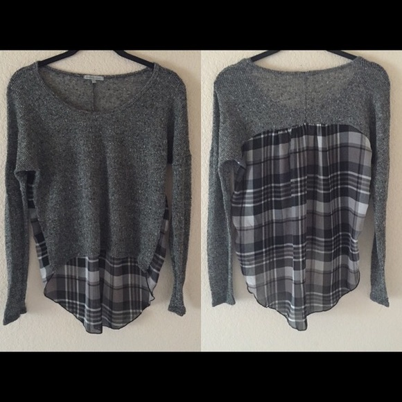 Knitted sweater with plaids on back