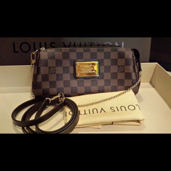 🚫Sold 🚫 Vuitton Damier Eva clutch