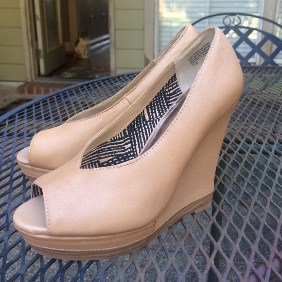 Women's Nude/Tan Wedges Size 7.5