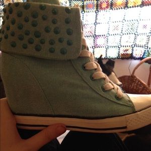 Platform sneakers