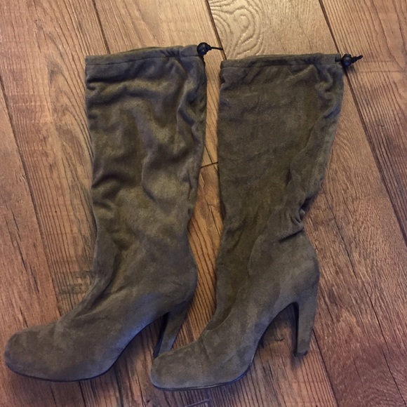 UN United Nude suede boots