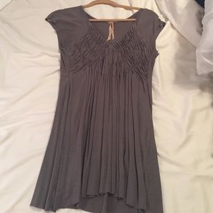 Gray short-sleeved top