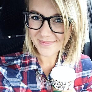 Meet your Posher, Lena