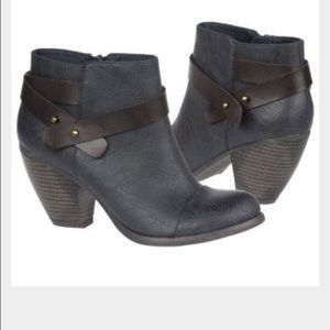 Fergalicious Lucid Bootie/black 6.5 EUC