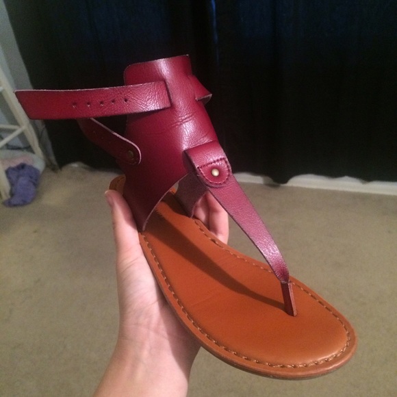 American Eagle double buckle sandals 💢ON HOLD💢