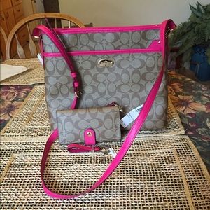 ❤️SOLD❤️Coach Crossbody, Wallet and Key FOB Set