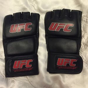 ✨Used UFC Training Gloves. No odor. Clean.😍