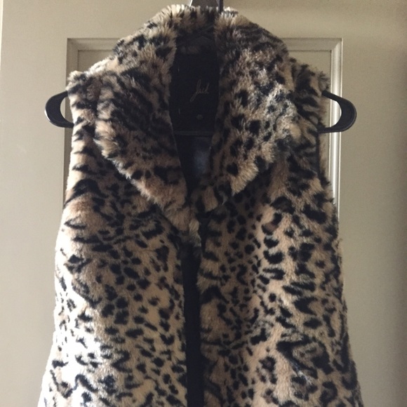 Leopard print vest
