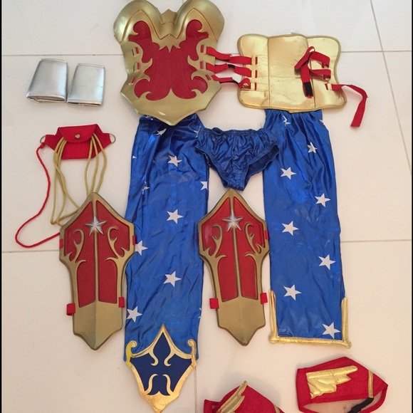 Halloween costume wonderwoman