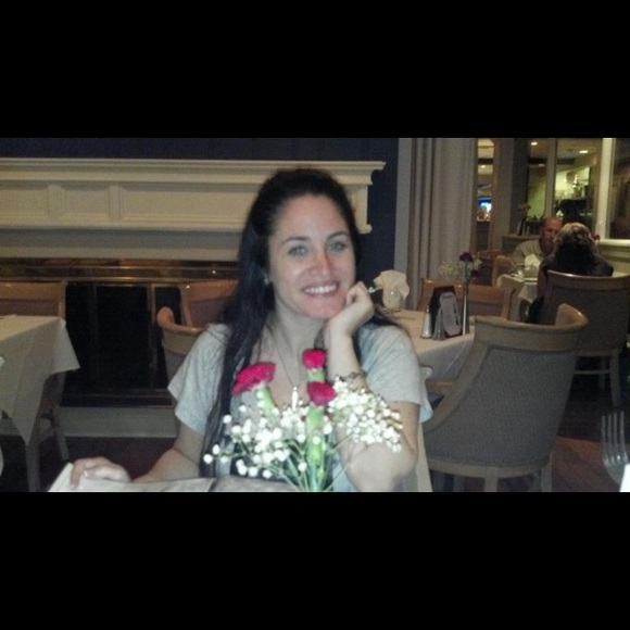 Meet your Posher, Nicole - Picture 1 of 1