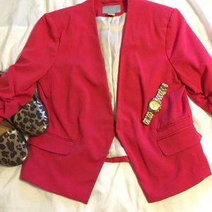 🛍 H&M hot pink blazer