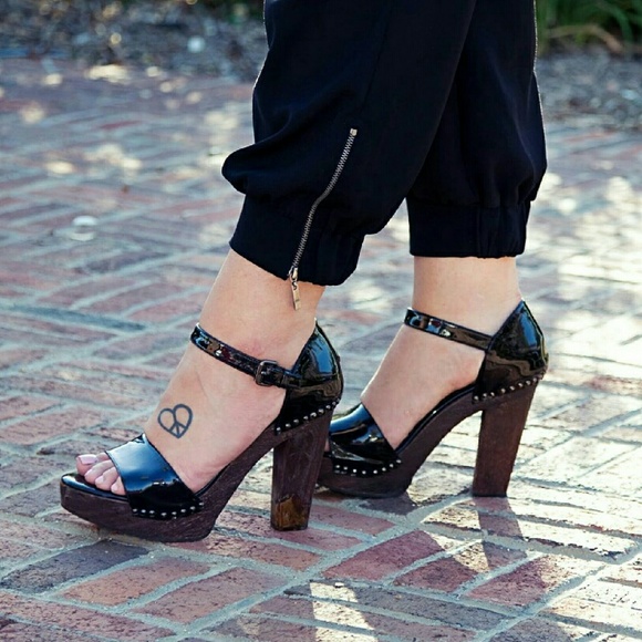 Happy Poshing! - Picture 2 of 2