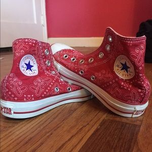 ❤️ Red & White Converse Chuck High Top Size 6 ❤️