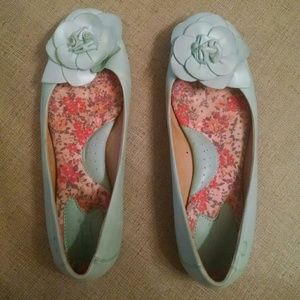 Mint Born Precious Flat -8.5 but fits an 8 better